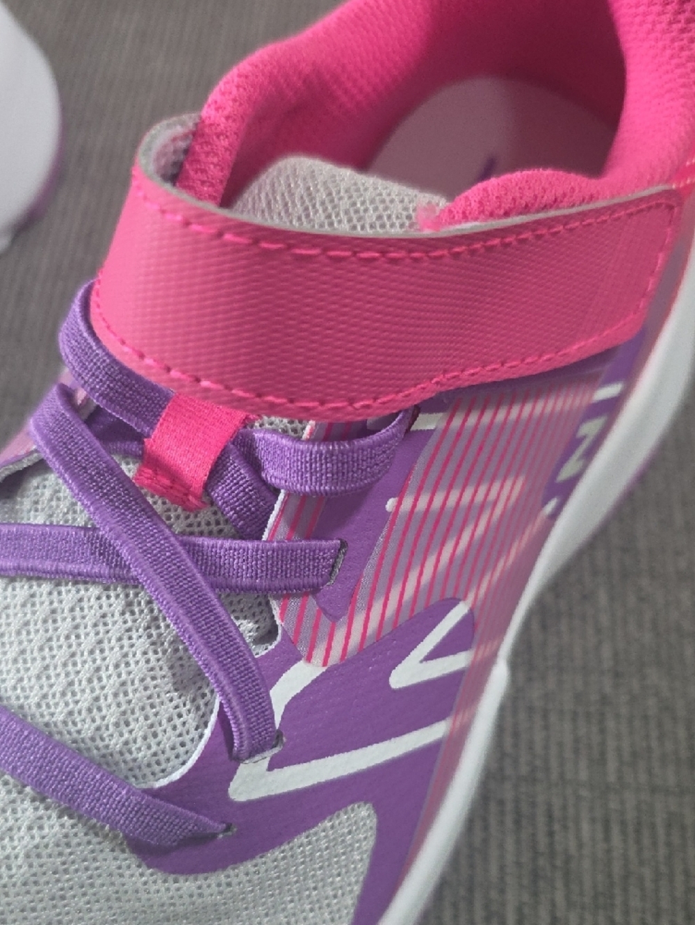 New Balance Girls Pink & Purple Rave Run v2 Bungee Lace With Strap Size 3Wide. - Picture 11 of 15